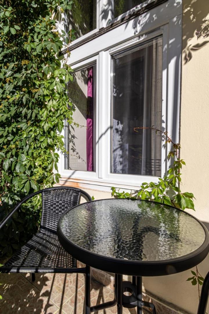 Oasis Apartment On The Broadway With Ac Budapest Ngoại thất bức ảnh