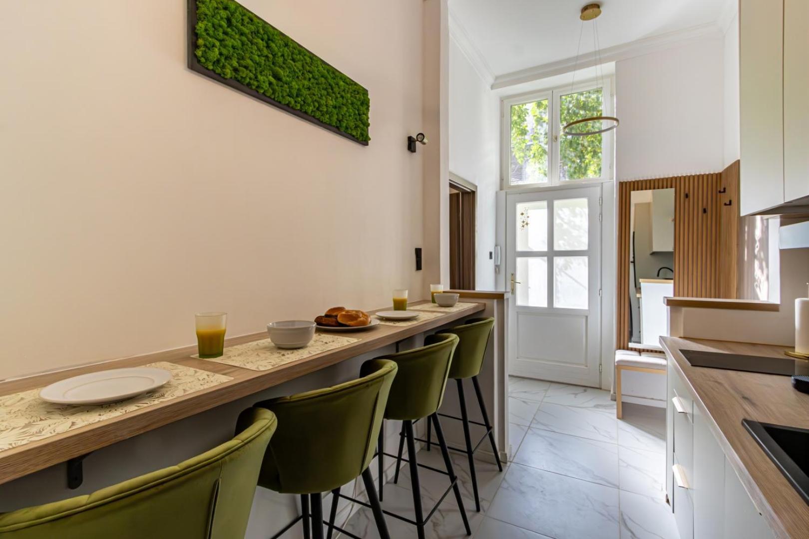 Oasis Apartment On The Broadway With Ac Budapest Ngoại thất bức ảnh